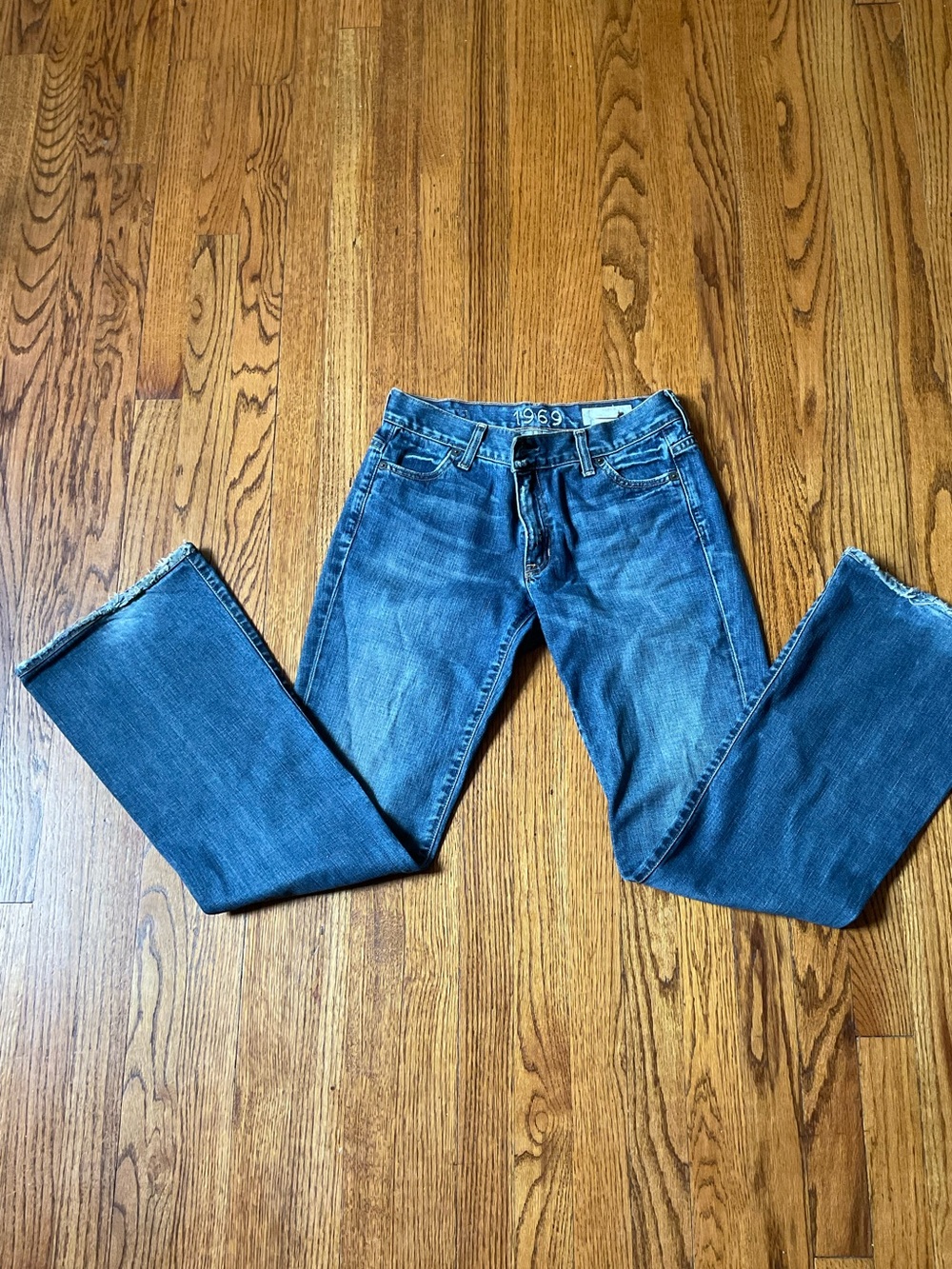 Vintage women’s Gap 1969 Bootcut Jeans in Medium Blue